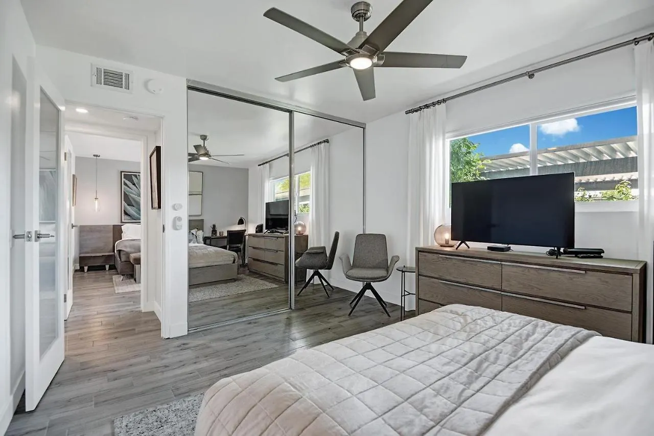 Palm Canyon Modern Bungalow Palm Springs